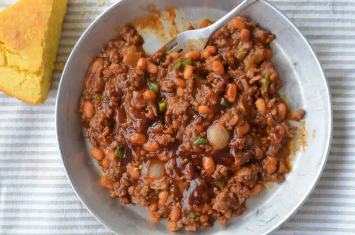 A bowl of chili with beans and ground beef.
