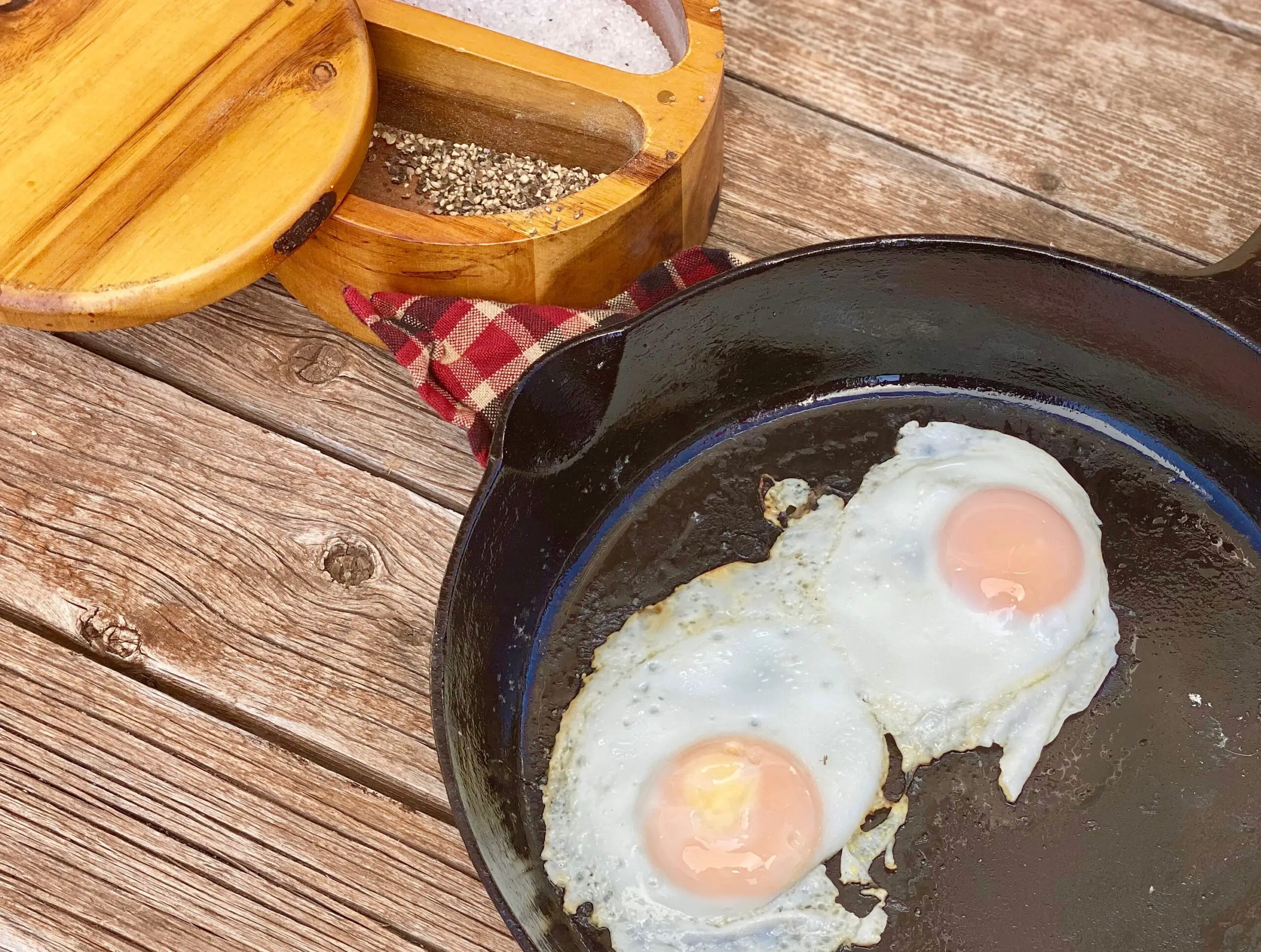 Cast Iron Skillet Eggs Camping Seasoning Pan Cooking Frying Food Stovetop Cook 