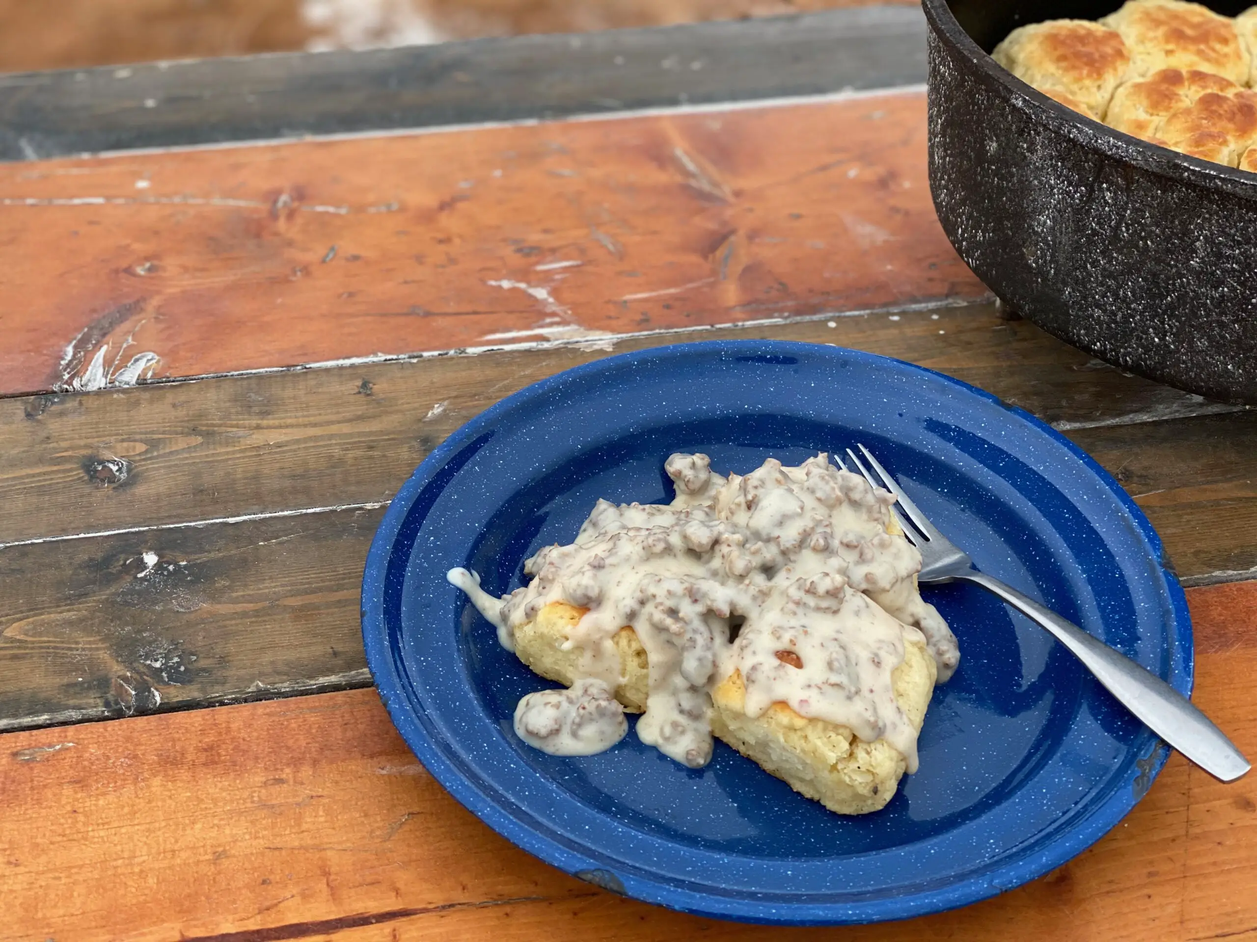 Dutch Oven Camp Cooking Biscuits and Gravy 