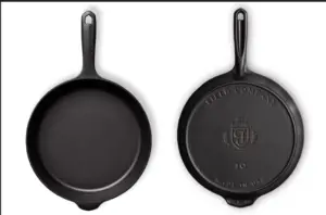 Front and back of a field company 10" skillet
