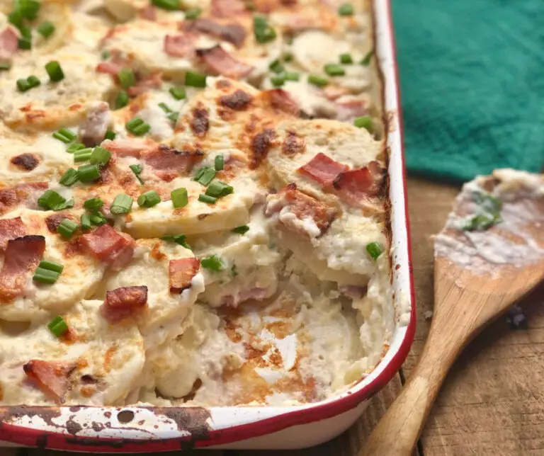 Potato casserole with bacon and chives.