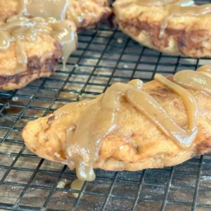 Fried pastry with caramel glaze on a wire rack.